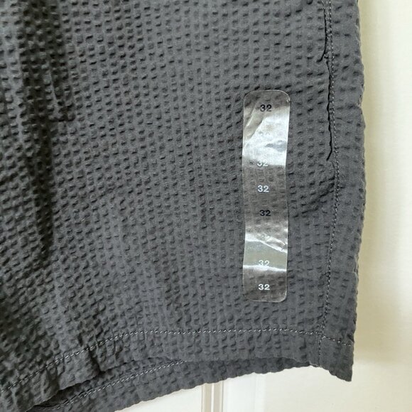 NWT Gap Shorts Mens 32 7 Inch Flat Front Essential Khaki Seersucker Gray - Picture 4 of 12